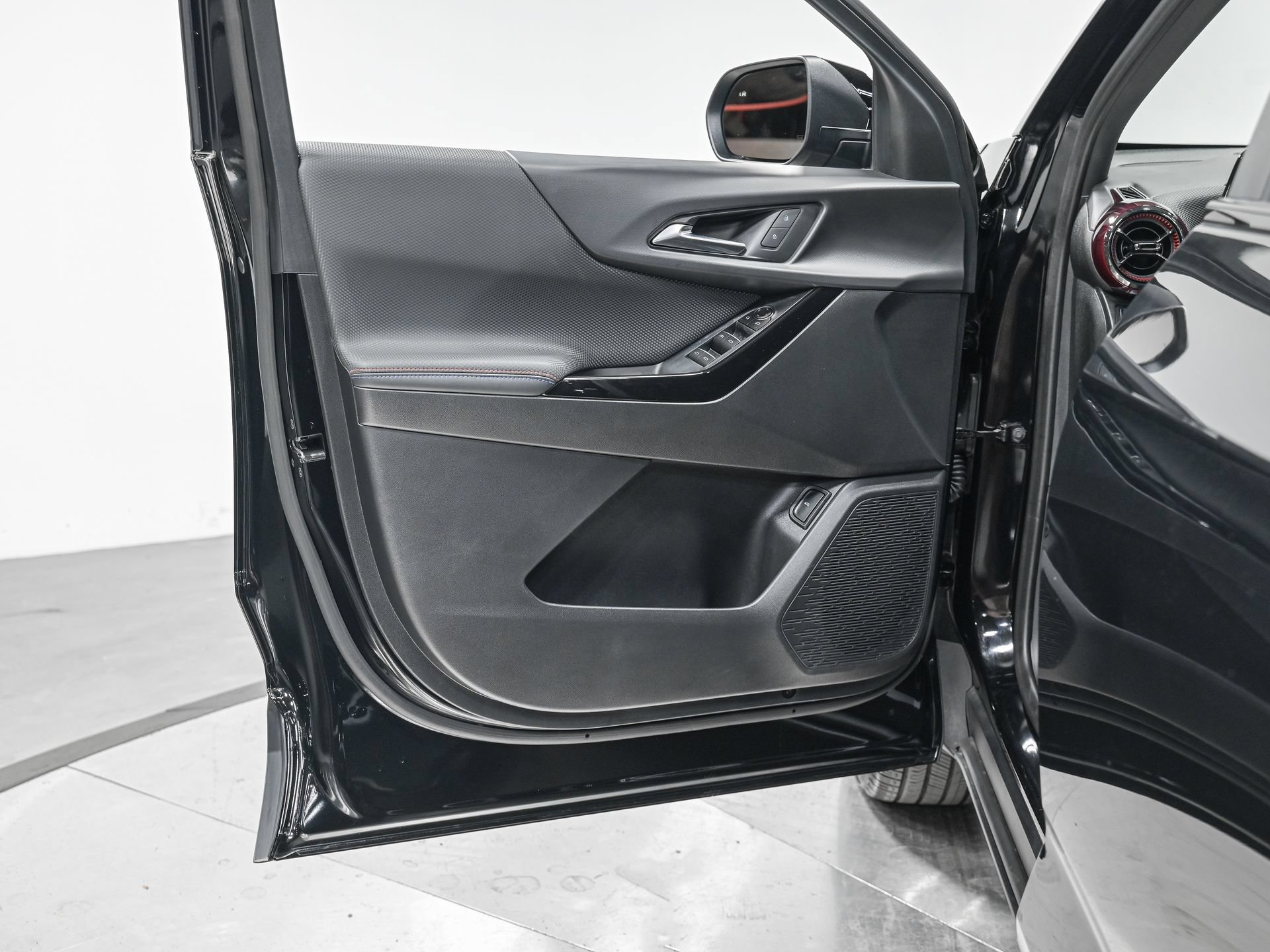 Used 2026 Chevrolet Equinox RS w/ LPO, Floor Liner Package FWD image 4