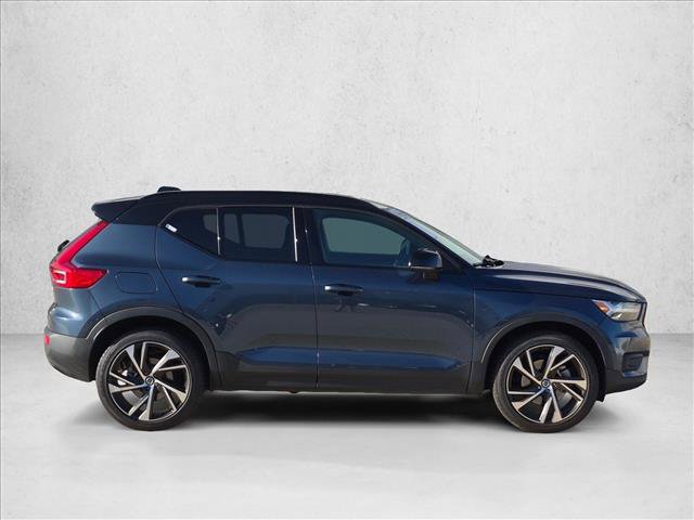 Used 2022 Volvo XC40 T5 R-Design w/ Climate Package AWD/4WD image 4