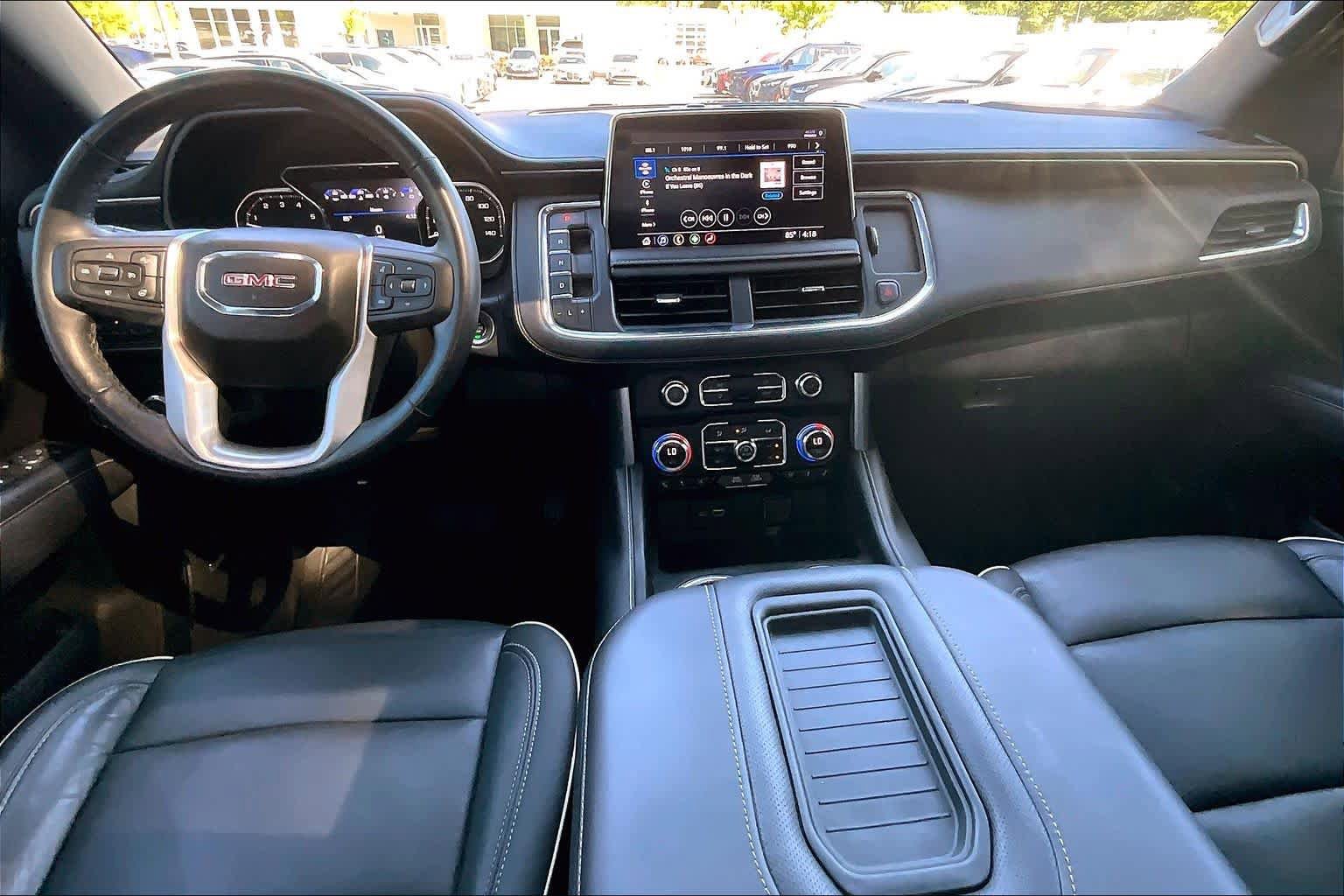 Used 2021 GMC Yukon SLT w/ SLT Premium Package image 16
