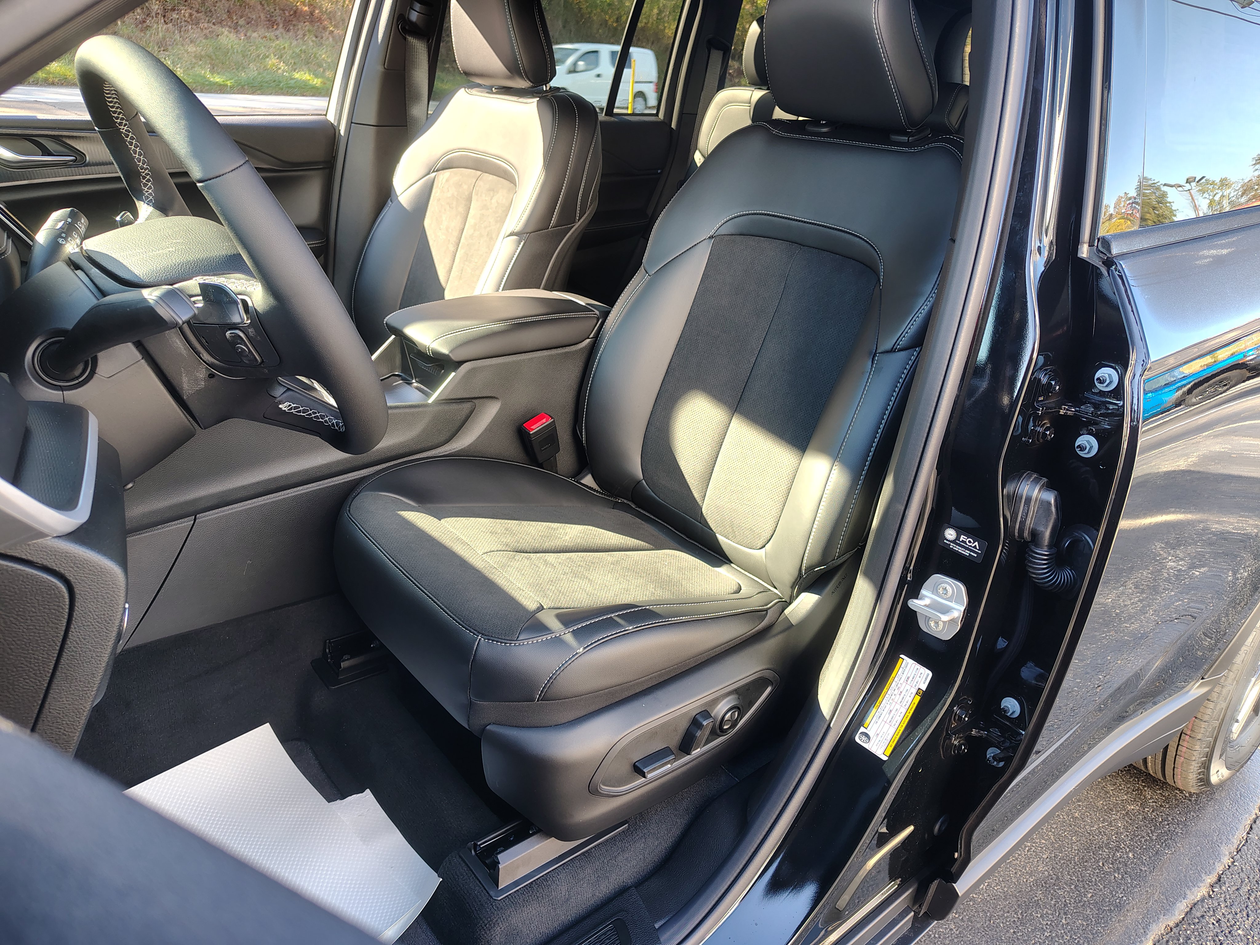 New 2027 Jeep Grand Cherokee Laredo X AWD/4WD image 18