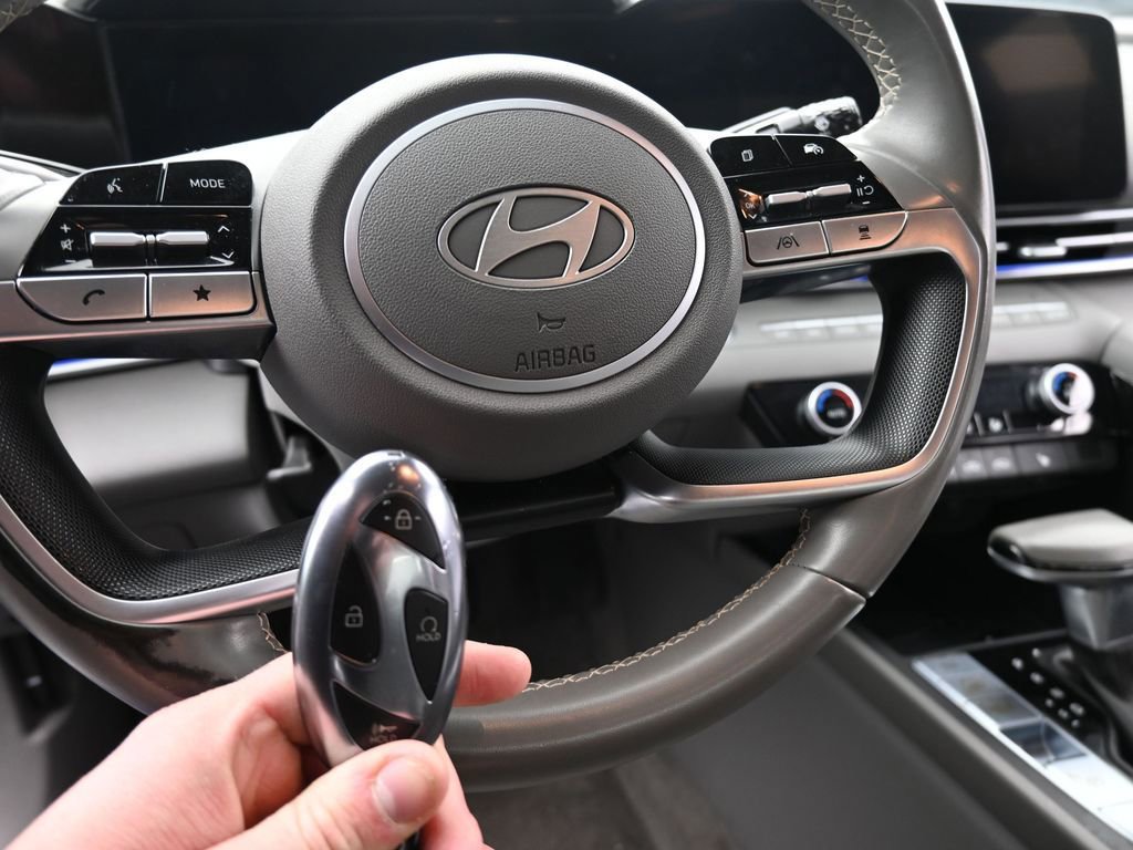 Used 2025 Hyundai Elantra SEL image 55