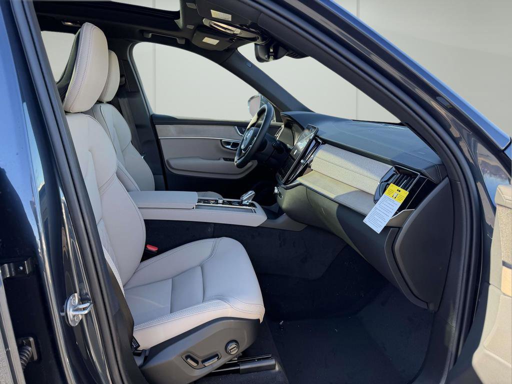 New 2026 Volvo XC90 T8 Plus w/ Protection Package Premier AWD/4WD image 11