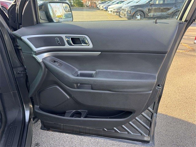 Used 2015 Ford Explorer XLT w/ Equipment Group 201B image 8