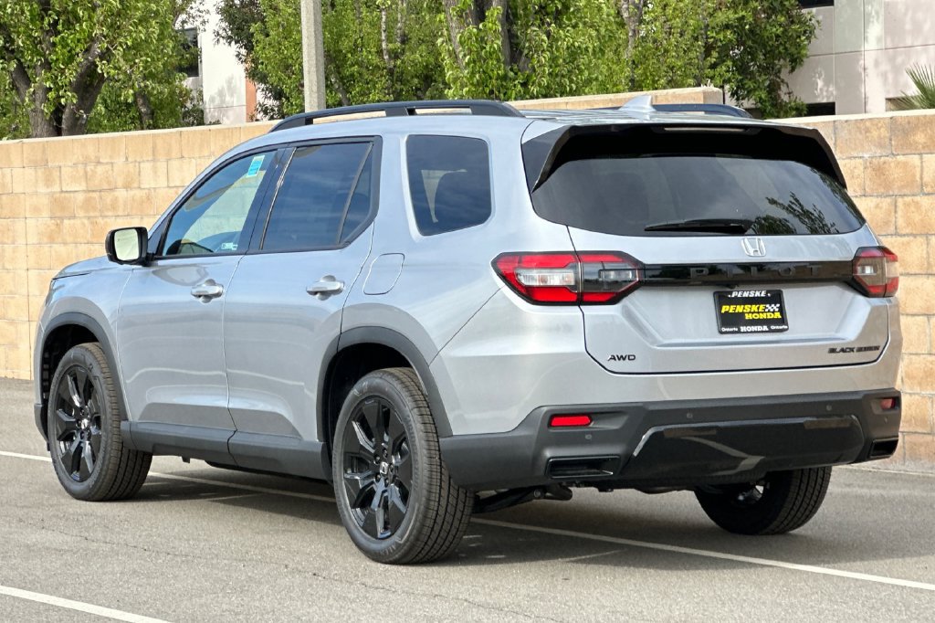 New 2026 Honda Pilot Black Edition image 6
