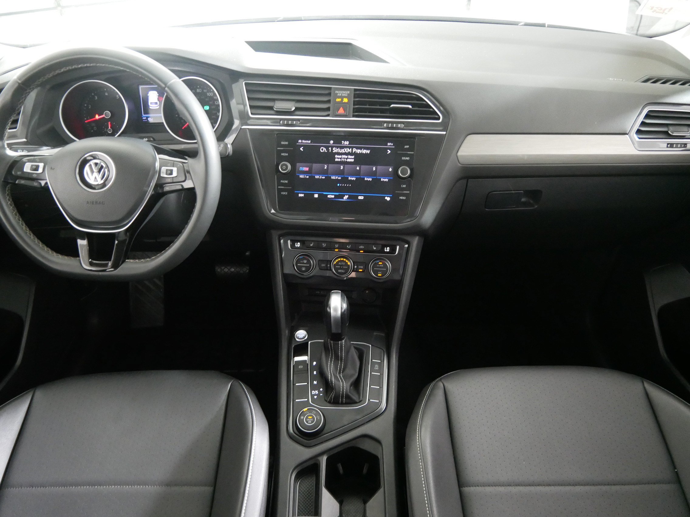 Used 2021 Volkswagen Tiguan SE AWD/4WD image 10