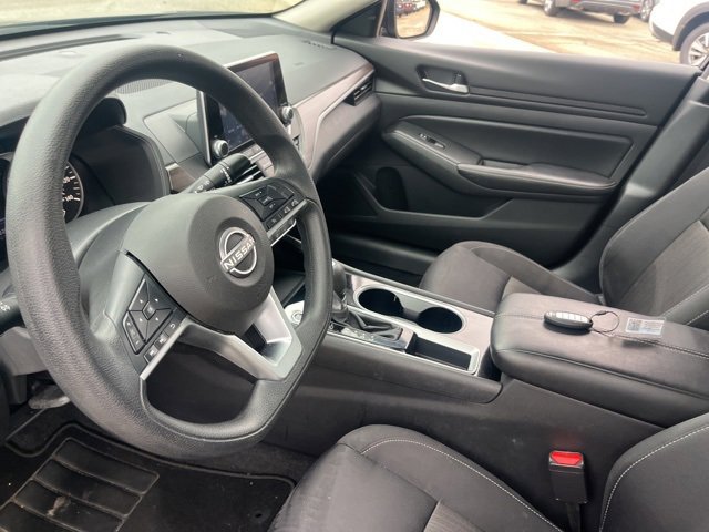 Used 2024 Nissan Altima 2.5 SV image 10