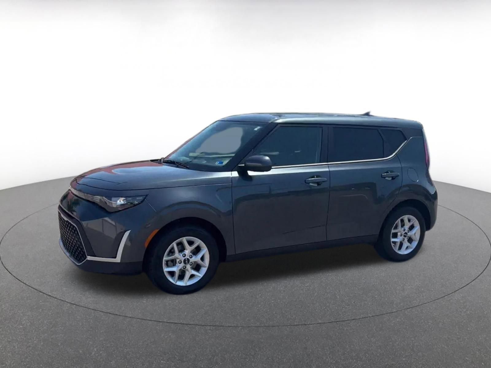 Used 2025 Kia Soul LX w/ LX Technology Package FWD image 8