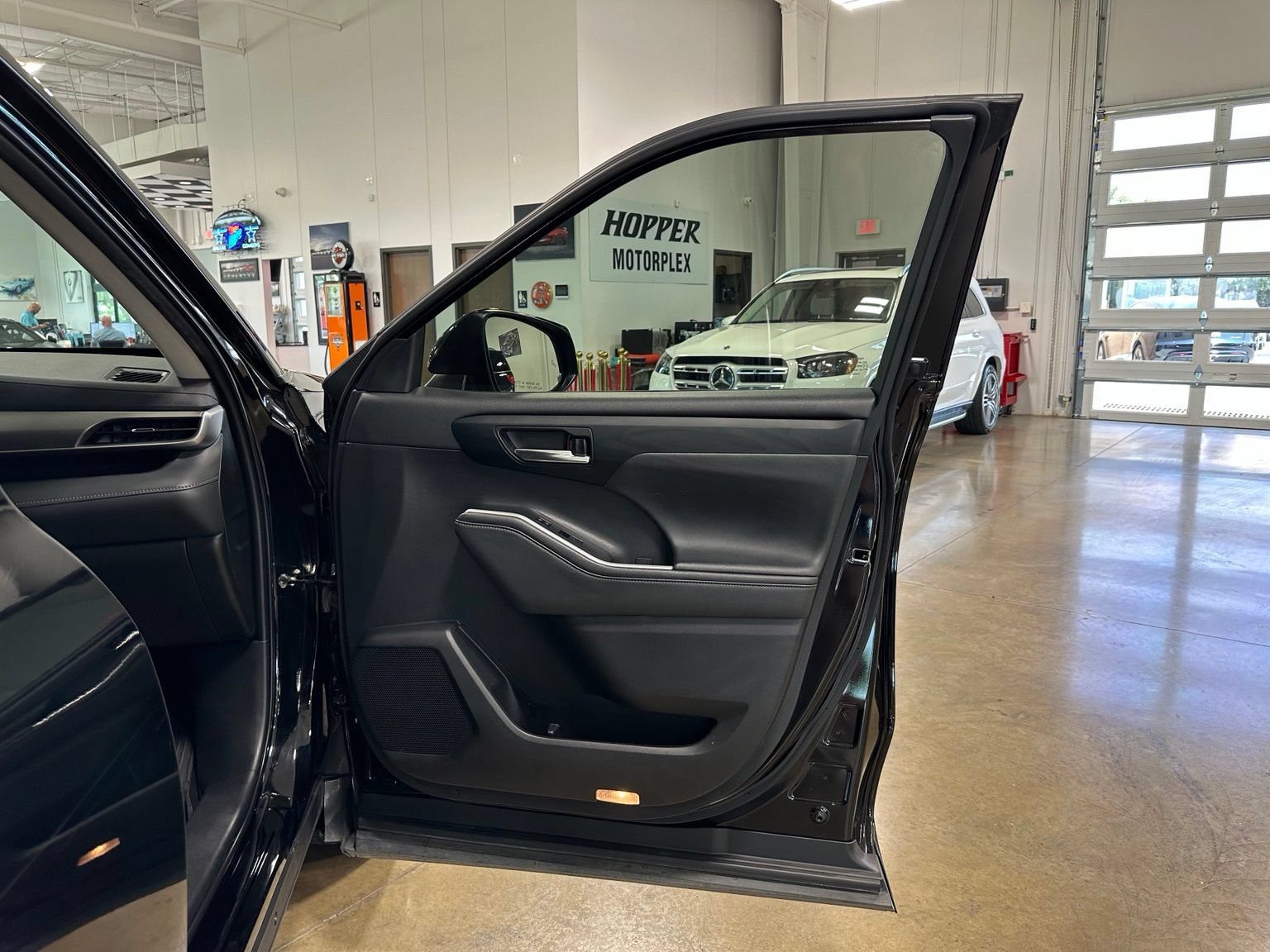Used 2022 Toyota Highlander XLE FWD image 45