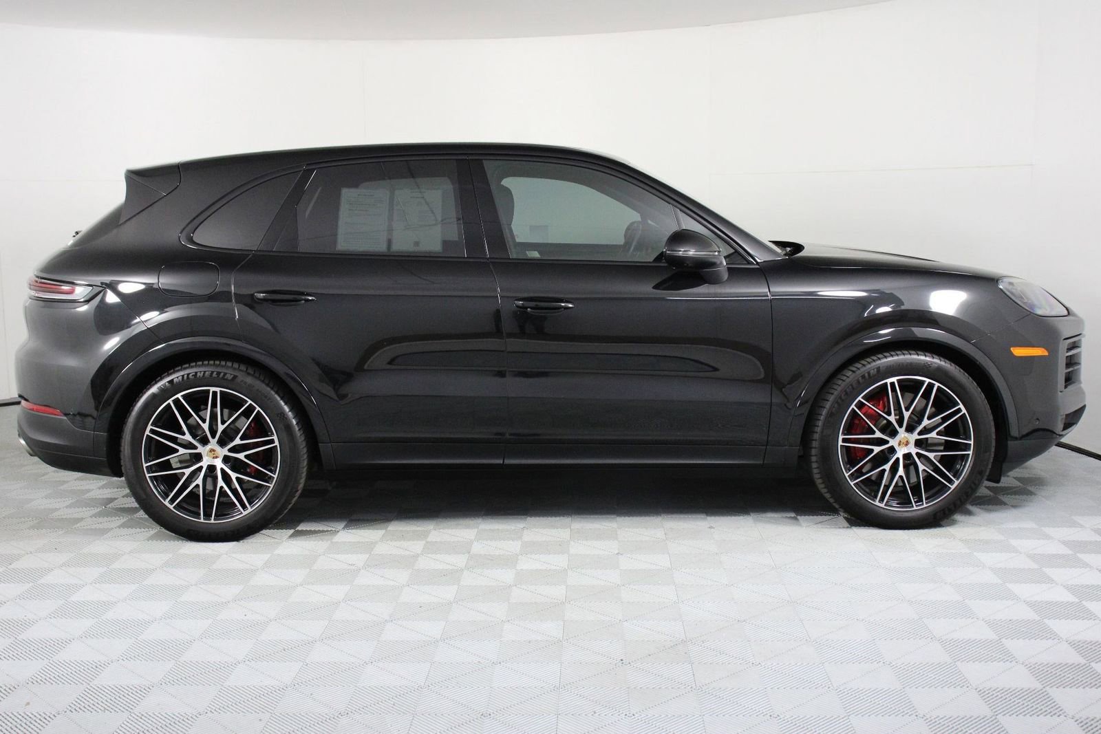 Certified 2025 Porsche Cayenne S AWD/4WD image 8