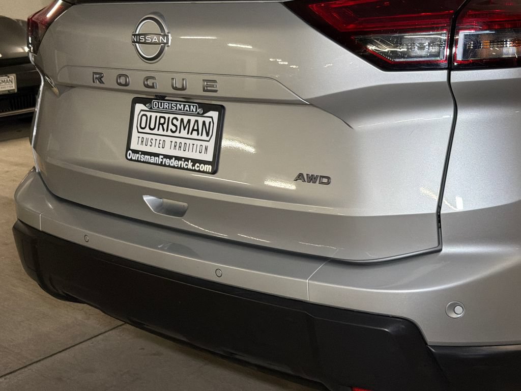 Used 2025 Nissan Rogue SV AWD/4WD image 5