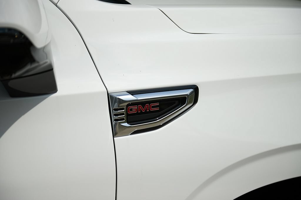 New 2026 GMC Yukon XL Denali w/ Denali Reserve Package AWD/4WD image 14