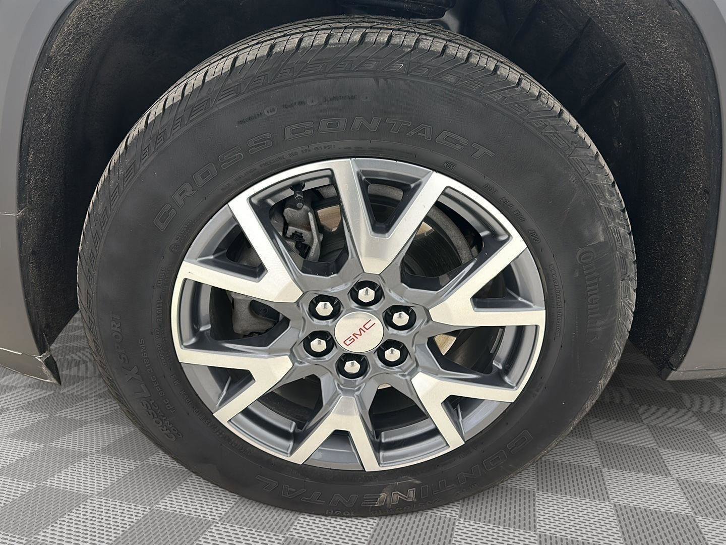 Used 2023 GMC Acadia SLT w/ Preferred Package image 31