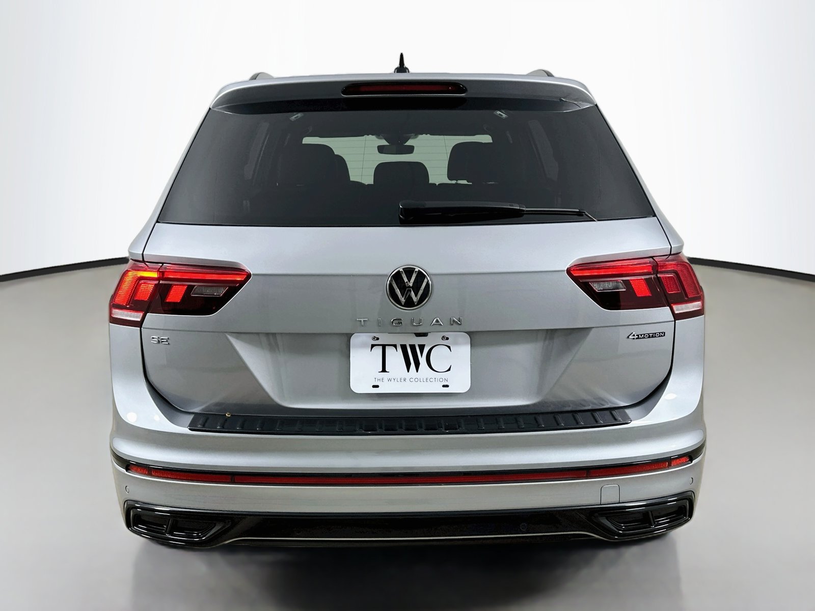 Used 2024 Volkswagen Tiguan SE R-Line AWD/4WD image 6