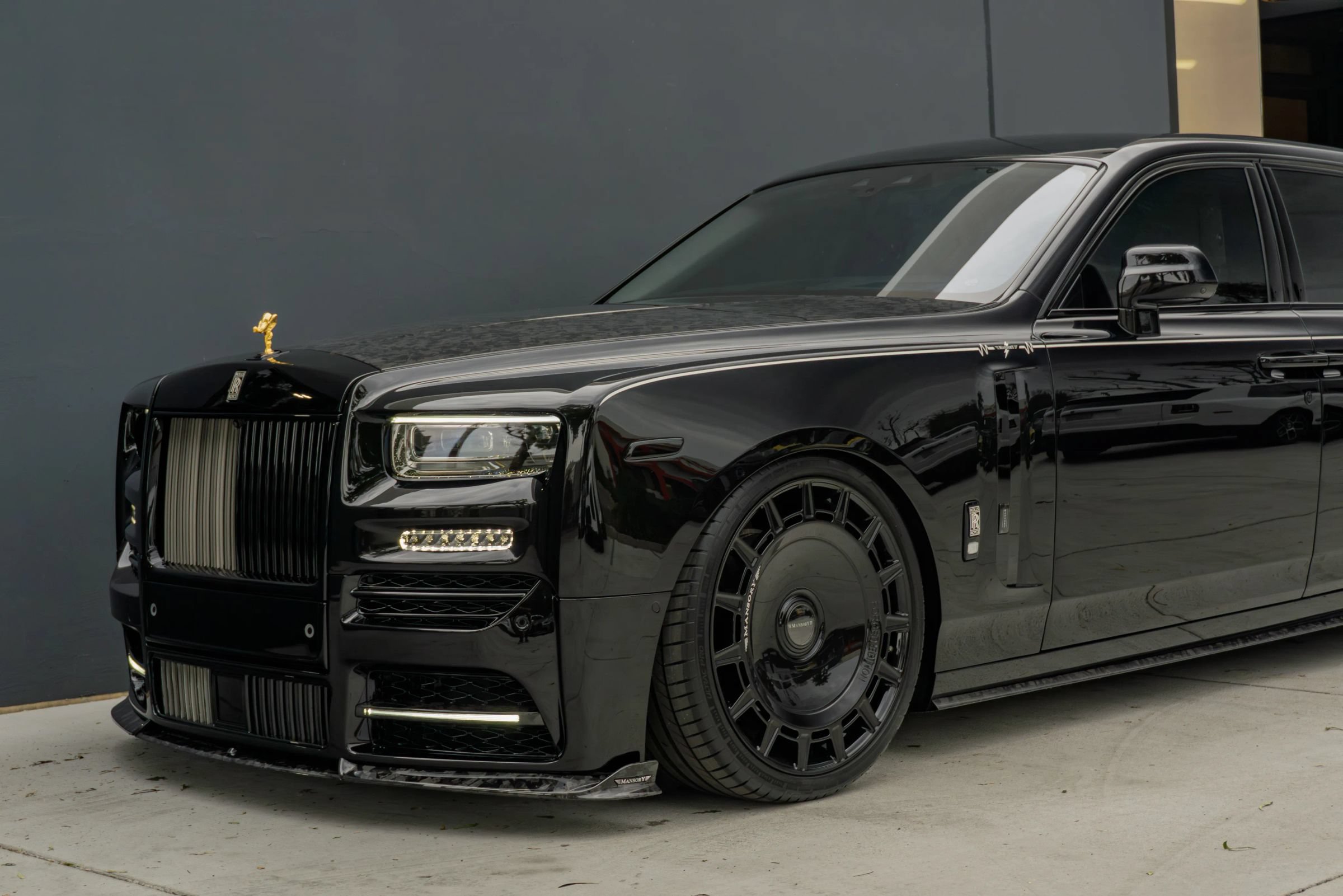 Used 2024 Rolls-Royce Phantom Sedan RWD image 18