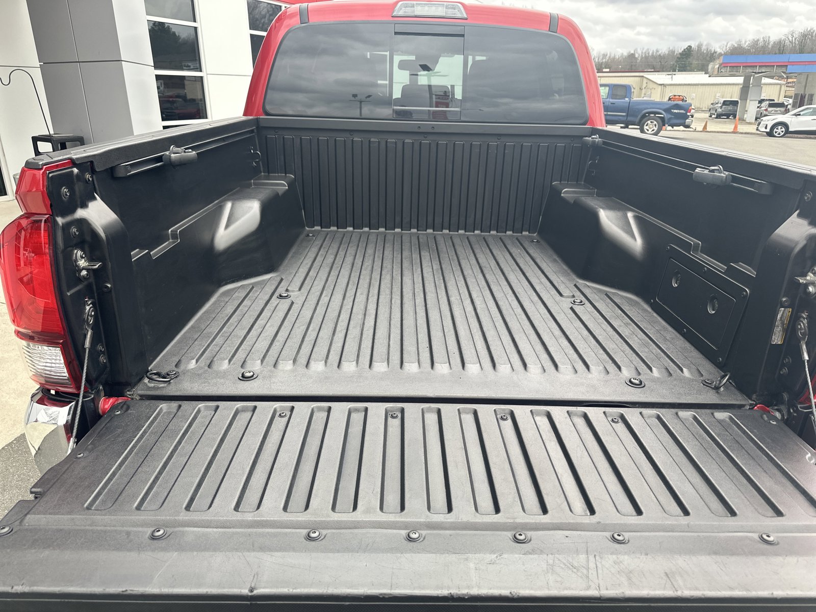 Used 2019 Toyota Tacoma SR5 image 22