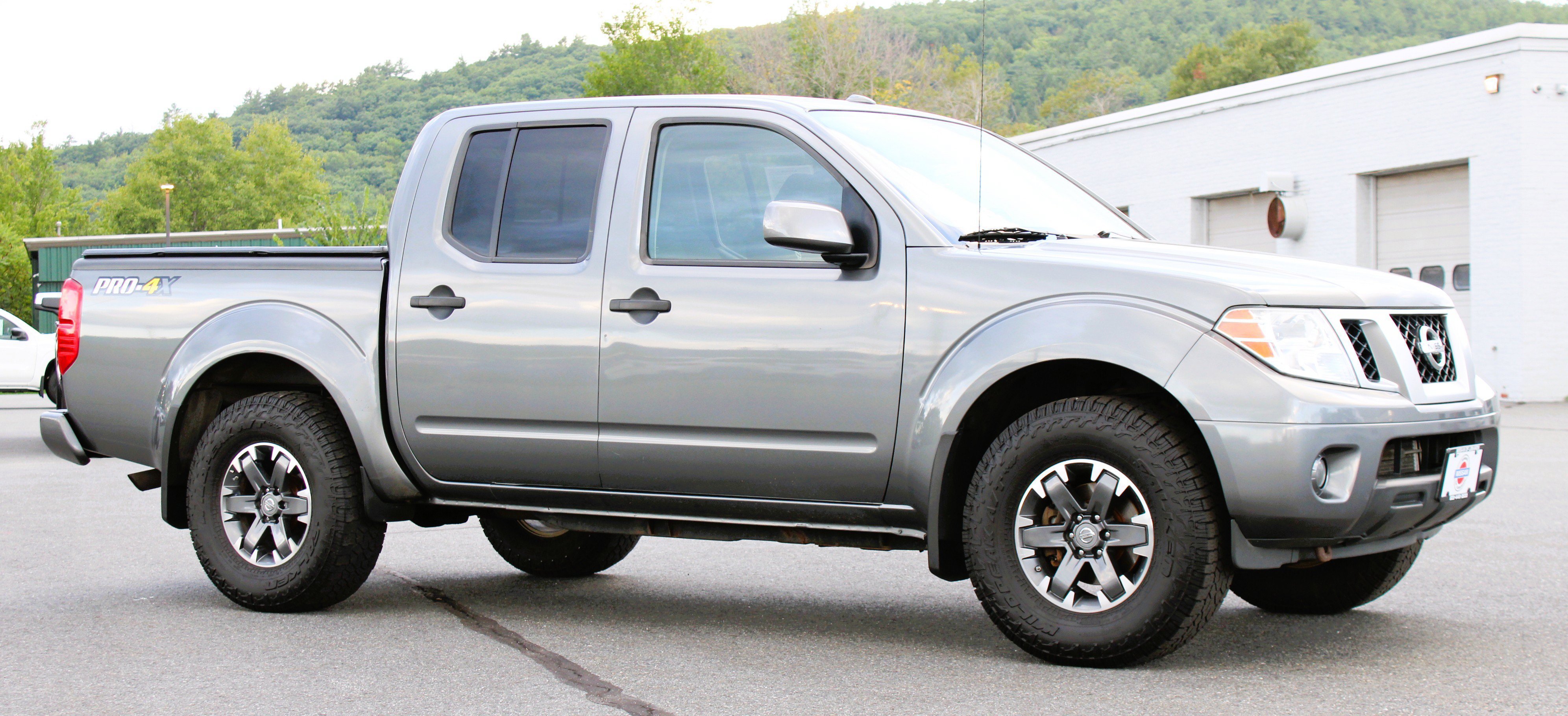 Used 2018 Nissan Frontier PRO-4X AWD/4WD image 4