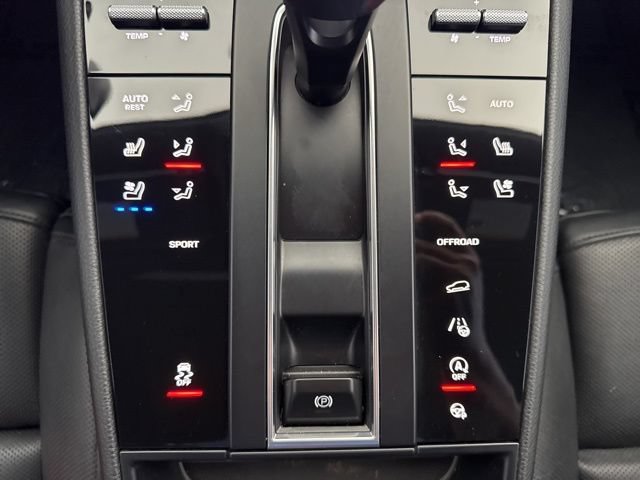 Used 2023 Porsche Macan AWD/4WD image 17