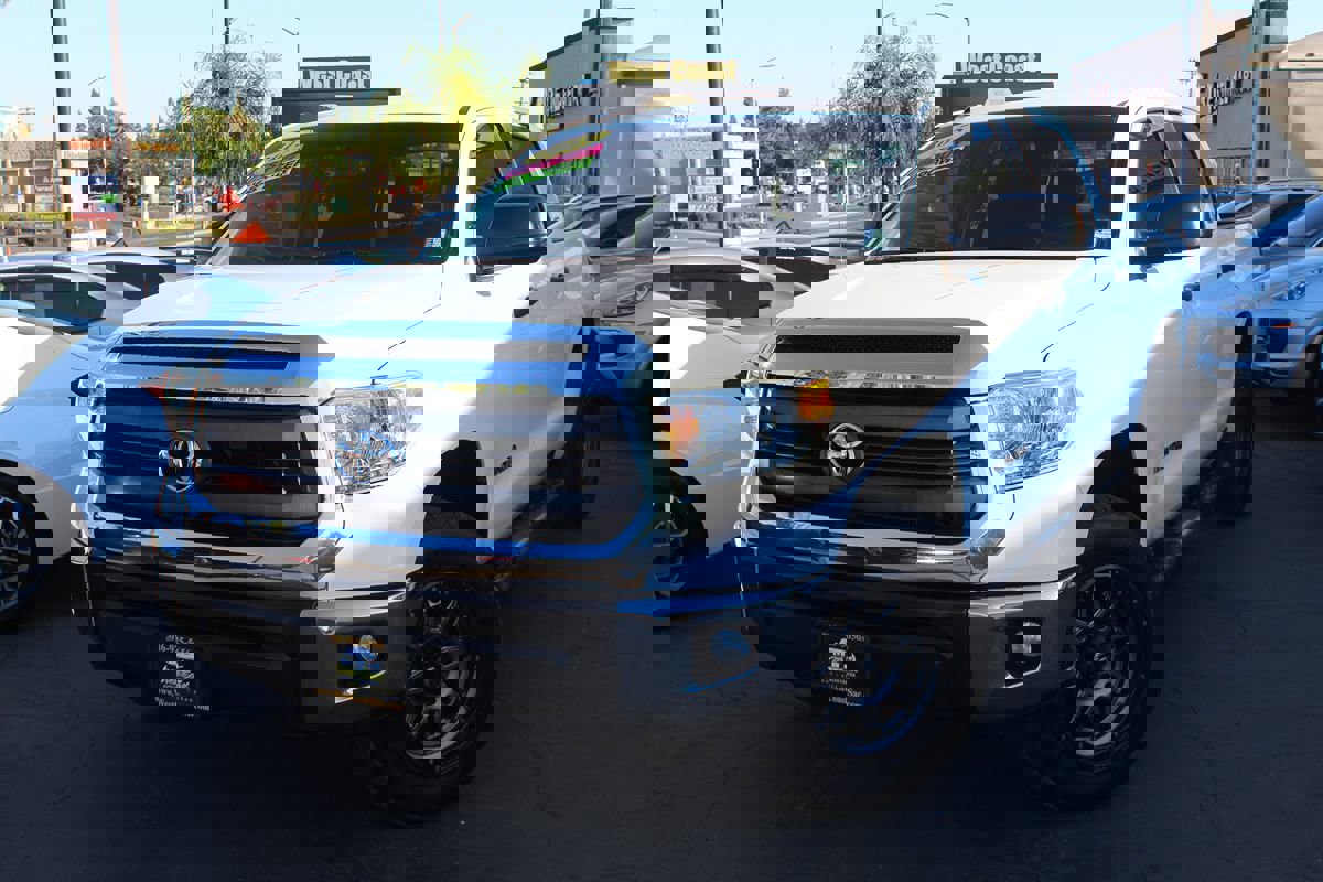 Used 2015 Toyota Tundra SR5 image 2