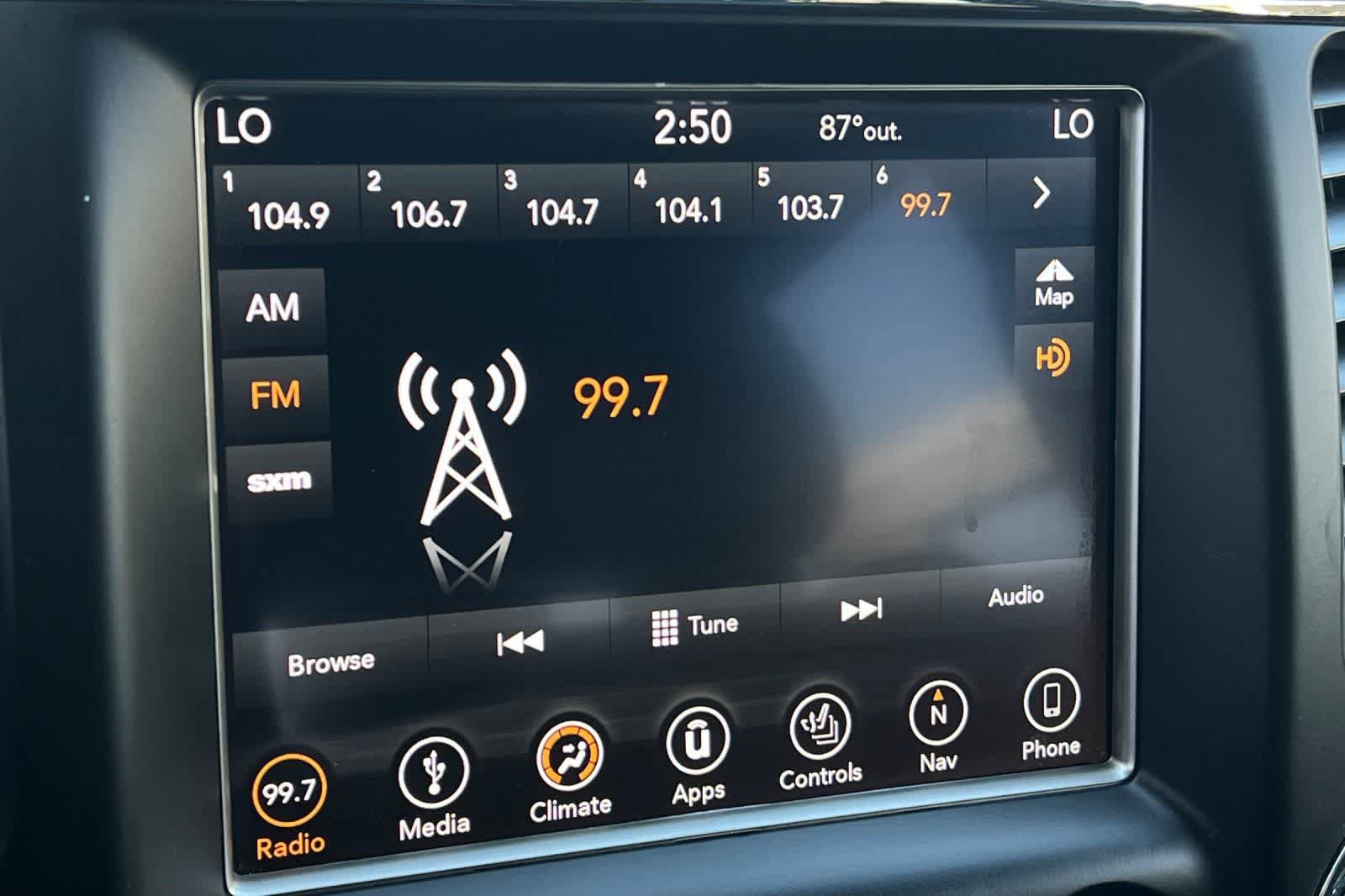 Used 2018 Jeep Grand Cherokee Altitude RWD image 22