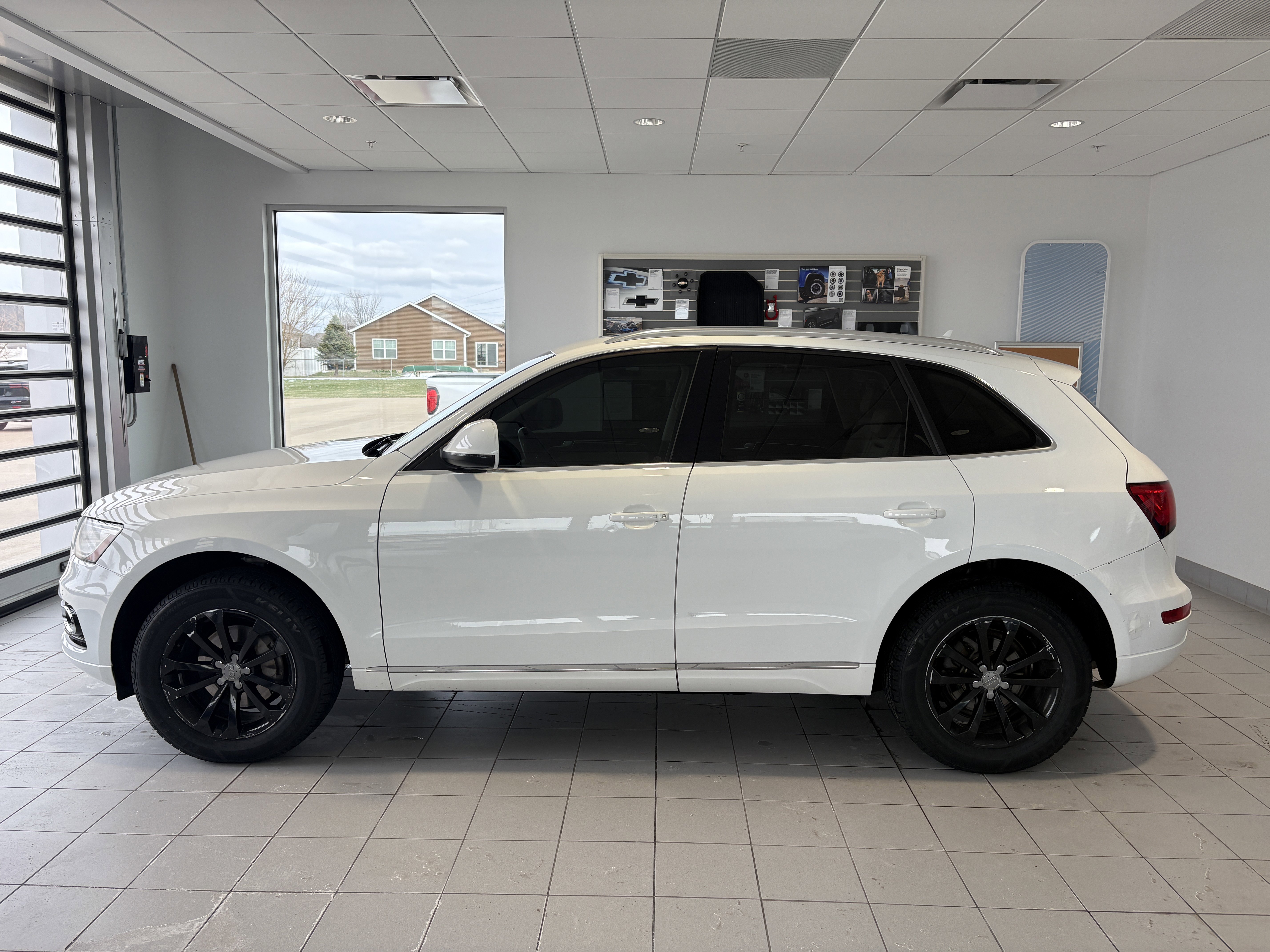 Used 2013 Audi Q5 2.0T Premium Plus w/ Premium Plus Pkg image 2