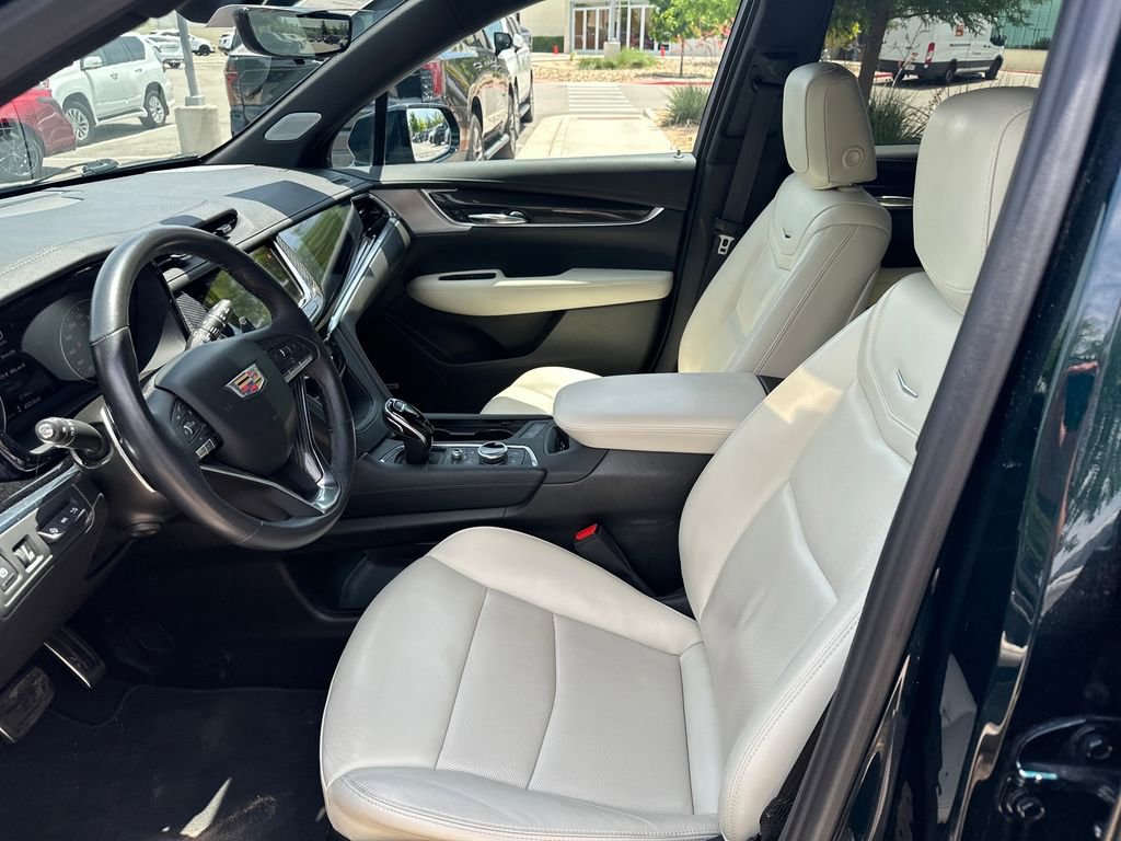 Used 2025 Cadillac XT6 Sport w/ Technology Package AWD/4WD image 16