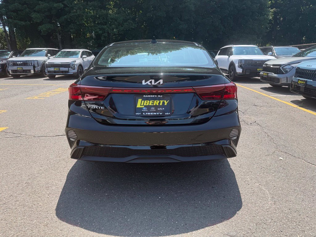 Used 2023 Kia Forte LXS FWD image 6