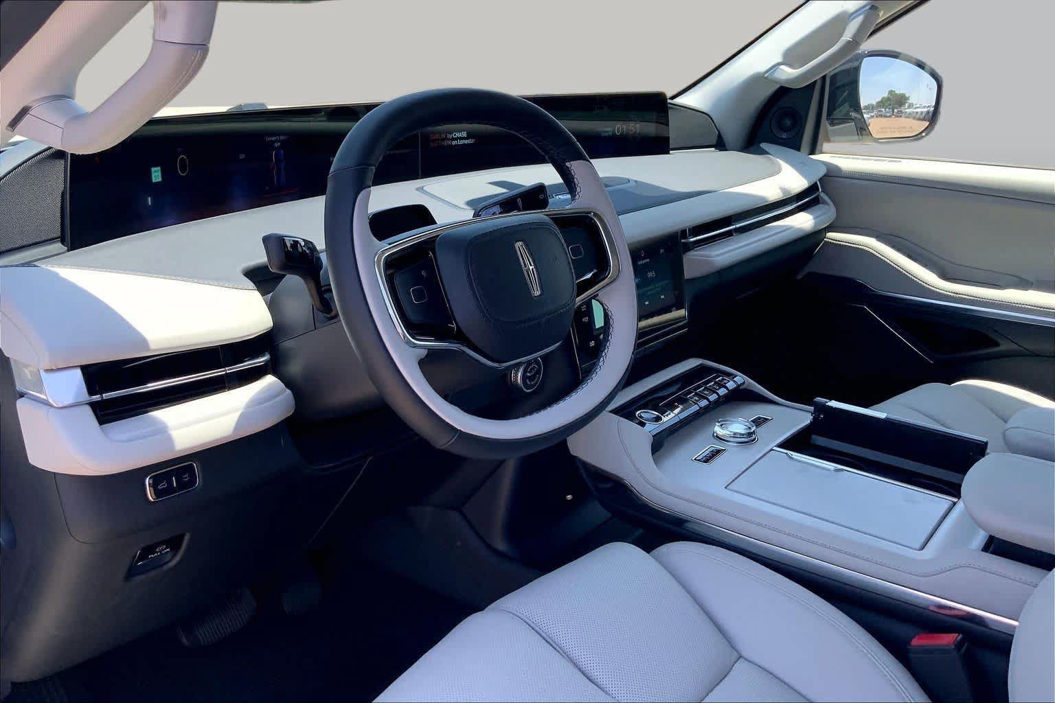 New 2026 Lincoln Navigator L Premier AWD/4WD image 8