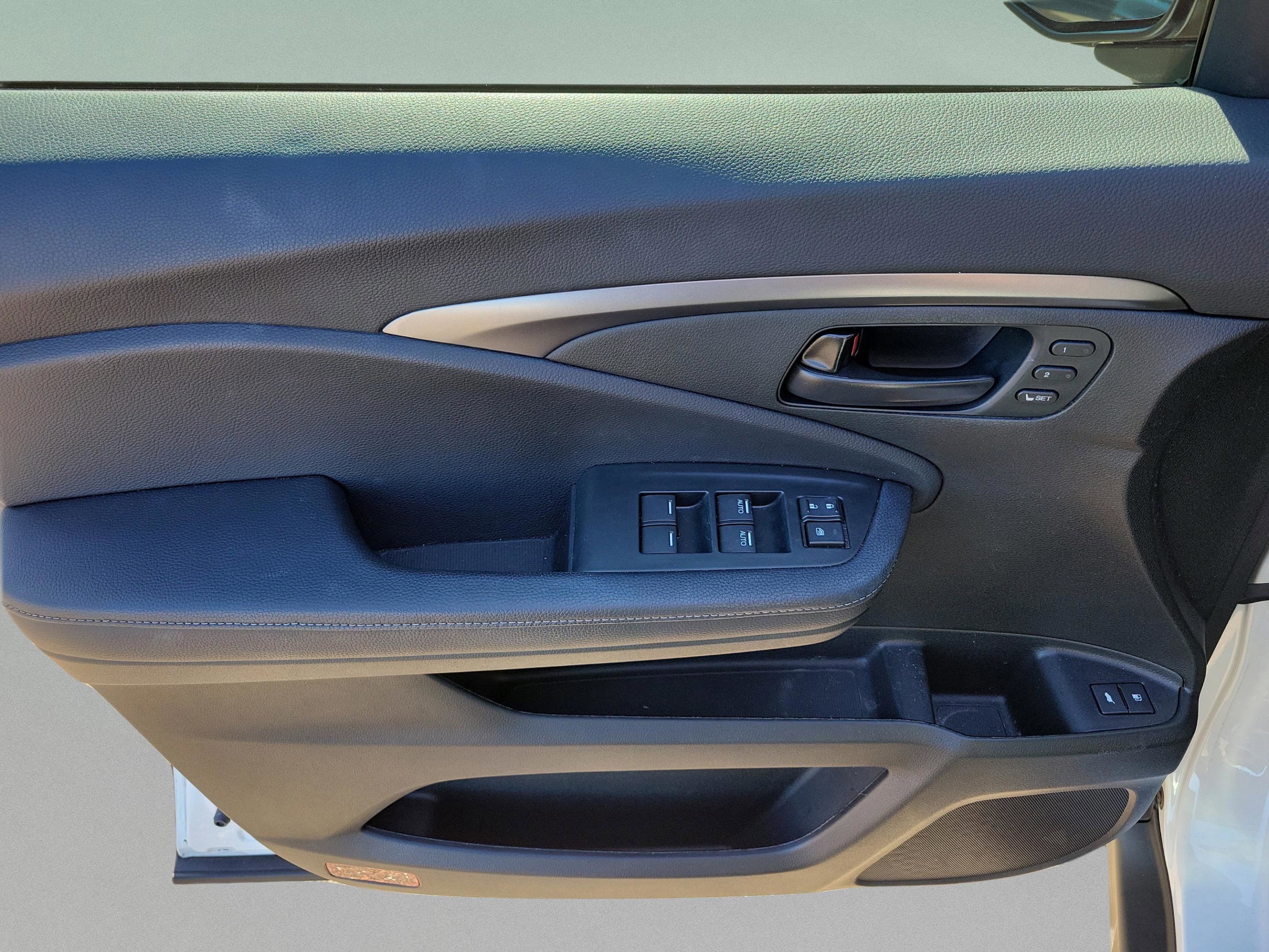 Certified 2023 Honda Passport EX-L image 19