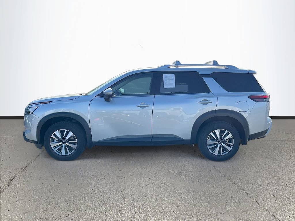 Used 2025 Nissan Pathfinder SL image 4