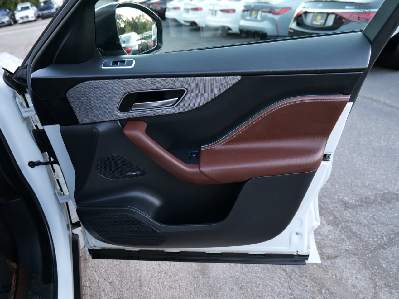 Used 2019 Jaguar F-PACE S image 33