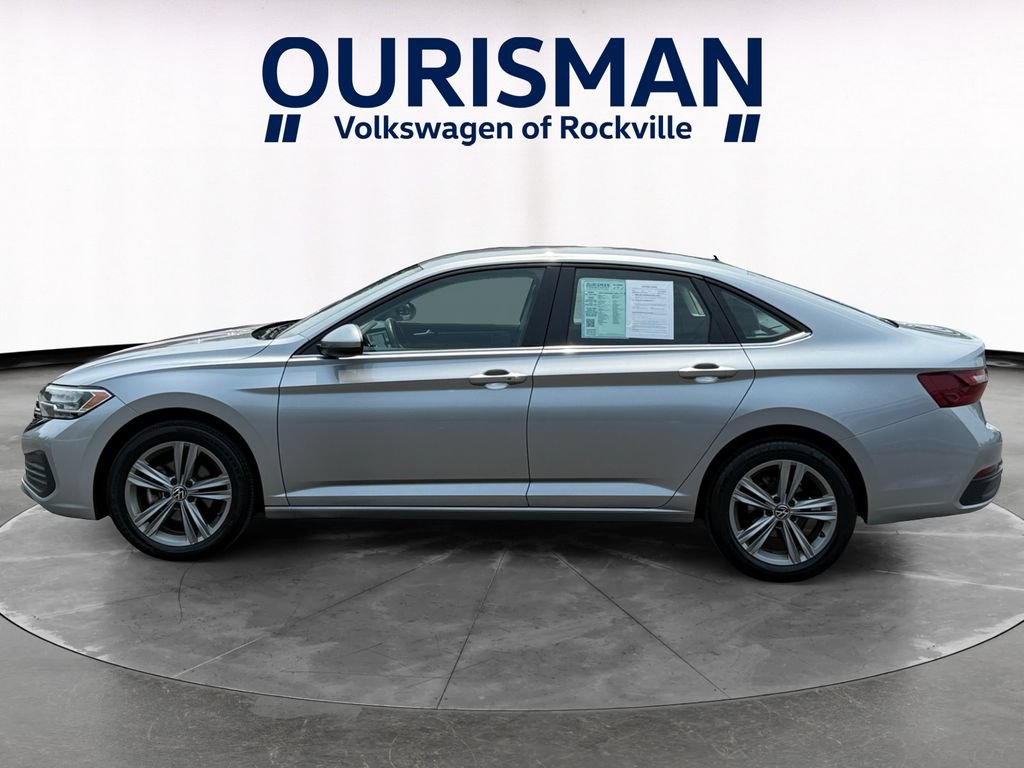 Used 2024 Volkswagen Jetta SE FWD image 3