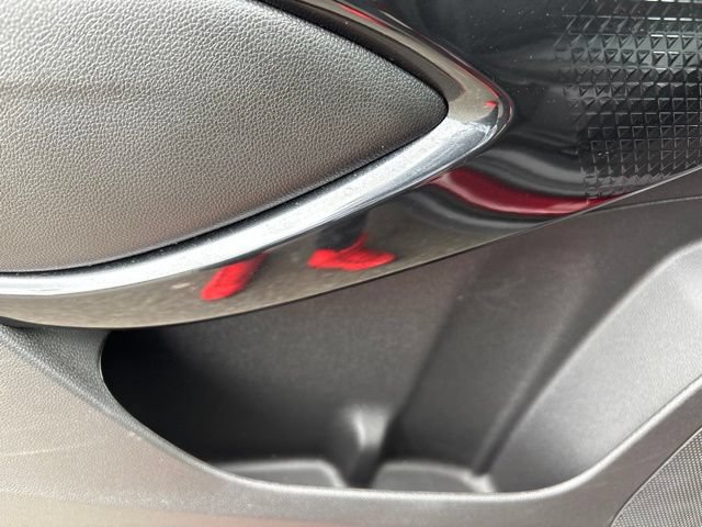 Used 2025 Chevrolet Trax LT w/ Sunroof Package FWD image 14