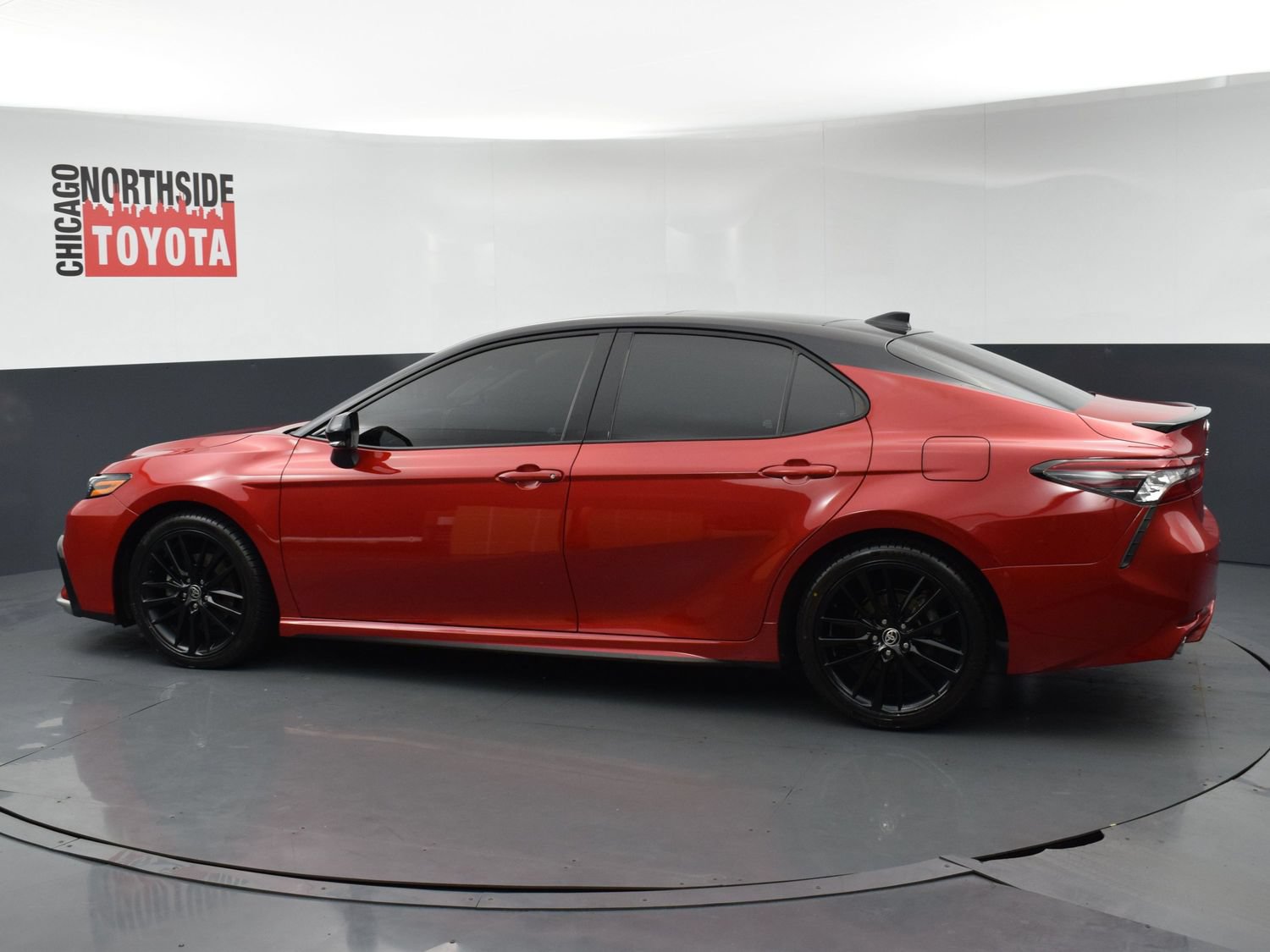 Used 2022 Toyota Camry XSE w/ Navigation Package FWD image 2