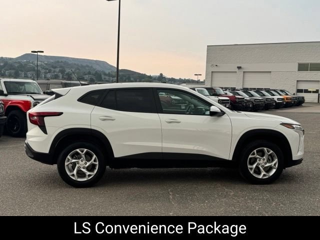 Used 2026 Chevrolet Trax LS w/ LS Convenience Package FWD image 7