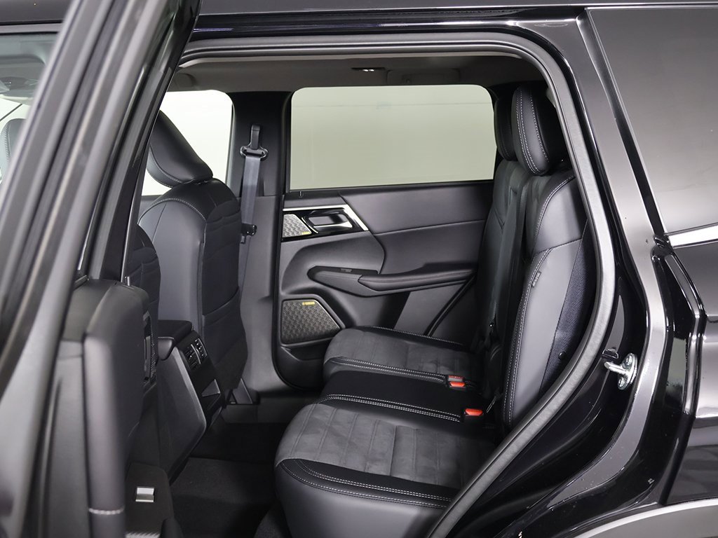 New 2025 Mitsubishi Outlander SE image 33