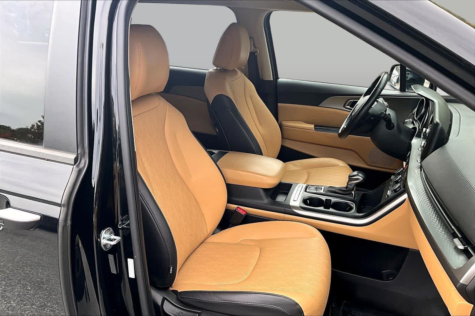 Used 2022 Kia Carnival LX FWD image 8
