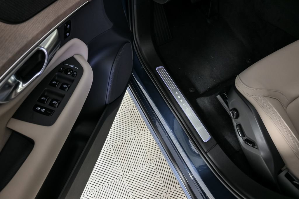 Certified 2026 Volvo XC90 B6 Plus w/ Protection Package Premier image 10
