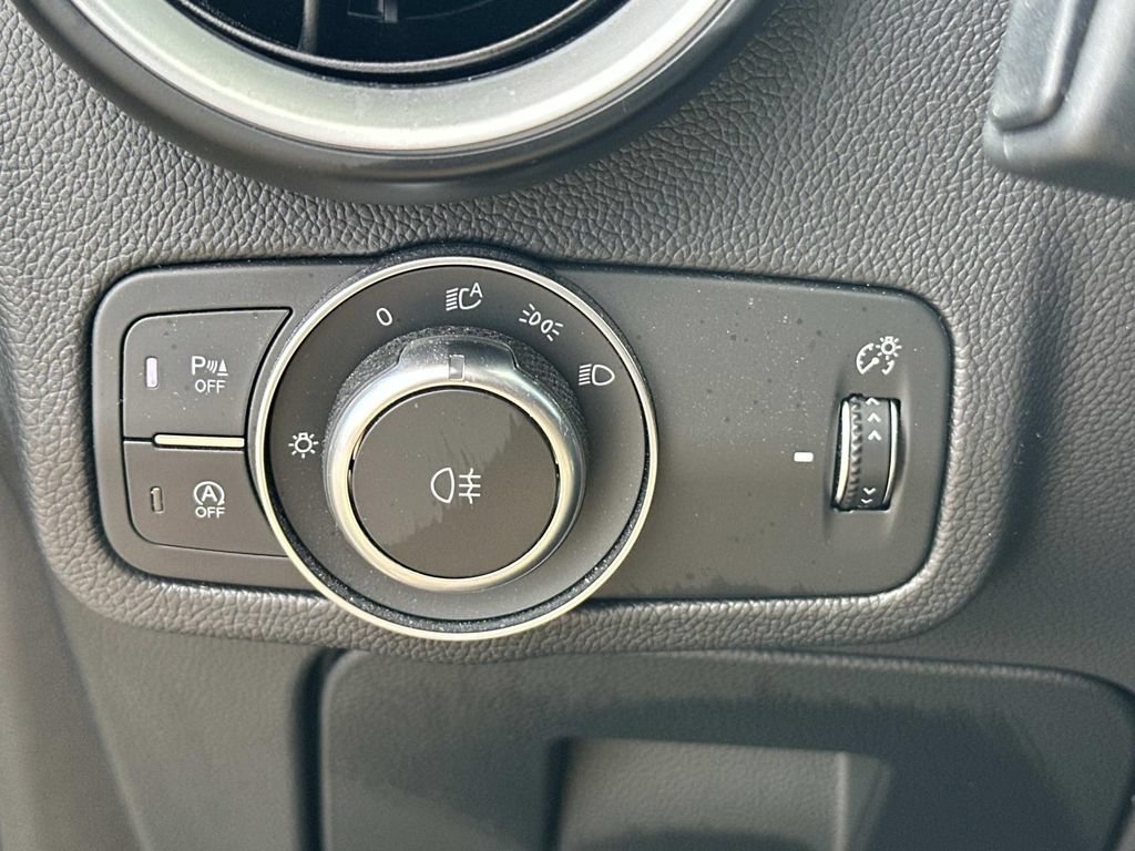 Used 2023 Alfa Romeo Stelvio Estrema AWD/4WD image 29