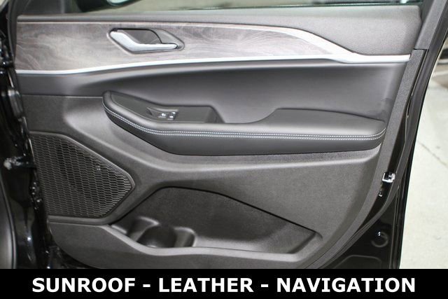 New 2025 Jeep Grand Cherokee Limited image 24