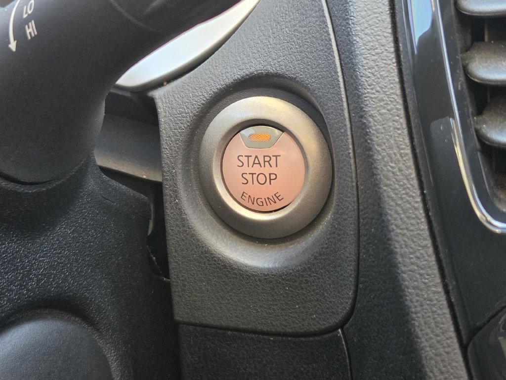 Used 2013 Nissan Juke SV FWD image 29