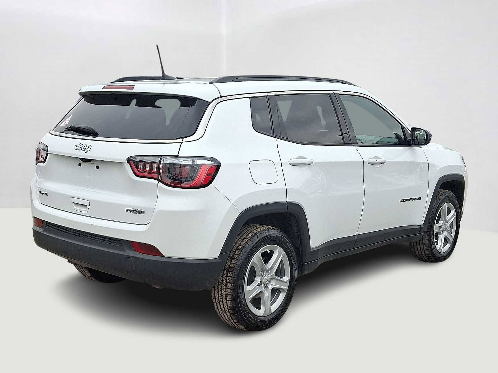 Used 2023 Jeep Compass Latitude image 5
