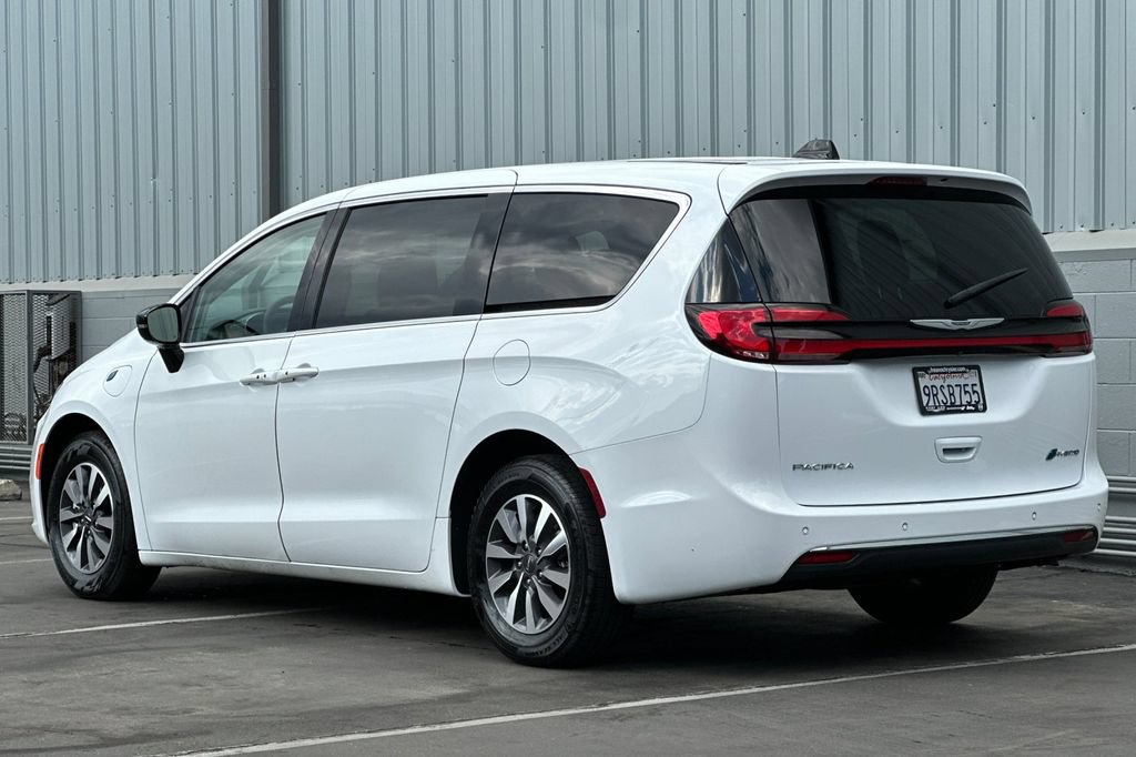 Used 2024 Chrysler Pacifica Limited FWD image 6