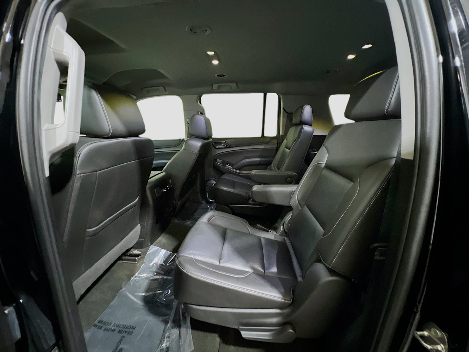 Used 2018 Chevrolet Suburban LT w/ Luxury Package RWD image 18