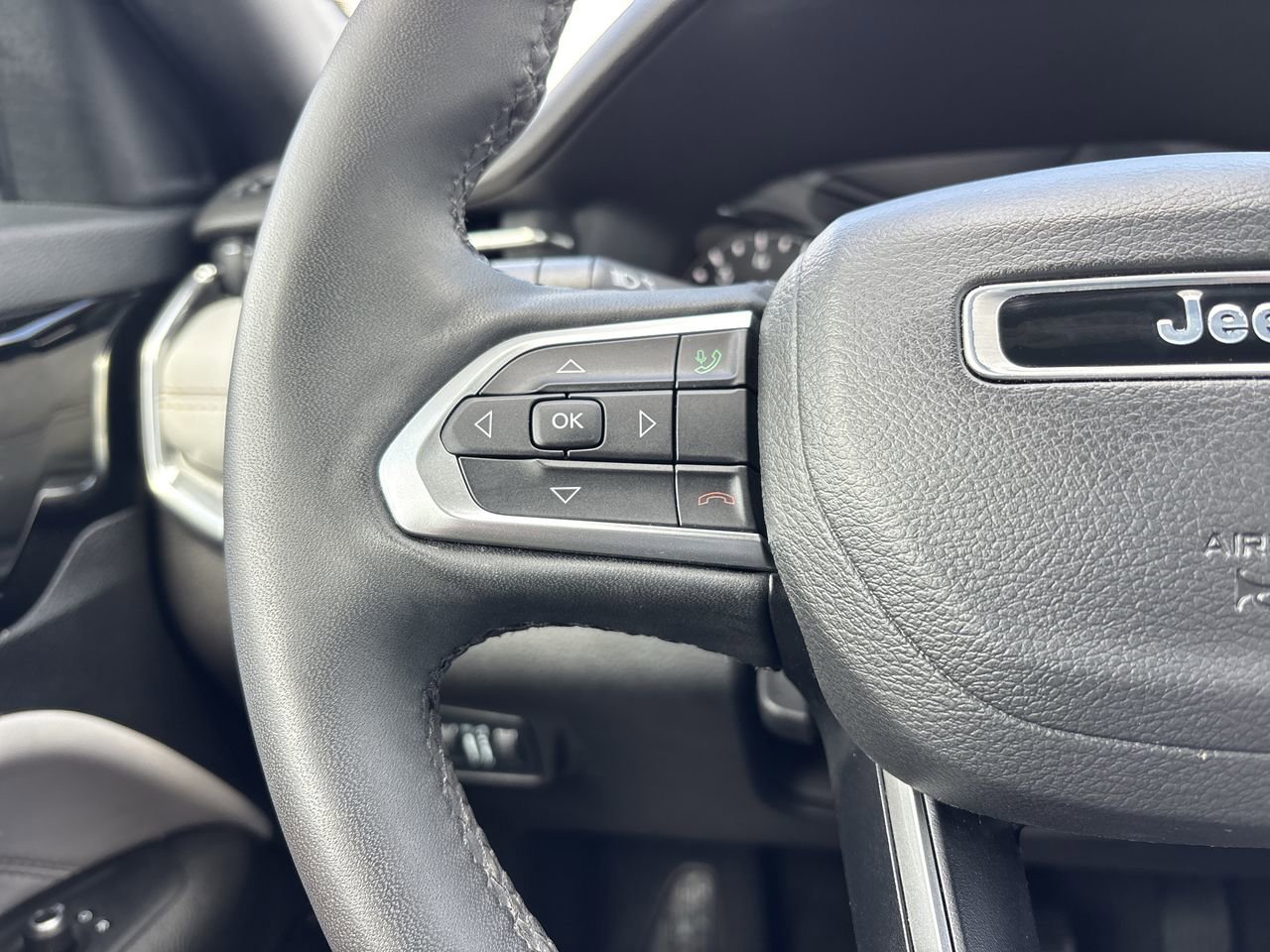 Used 2023 Jeep Compass Limited image 25