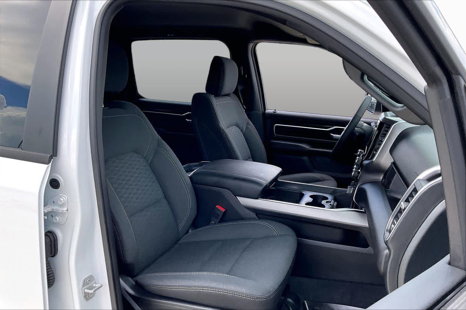 Used 2025 RAM 1500 Big Horn w/ Night Edition AWD/4WD image 9