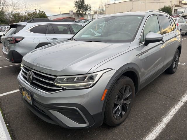 Used 2022 Volkswagen Tiguan SE image 2