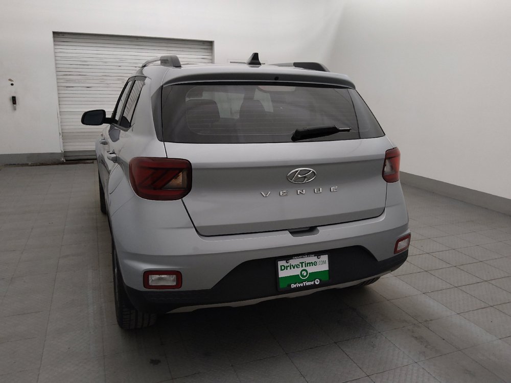 Used 2021 Hyundai Venue SEL w/ Premium Package FWD image 6