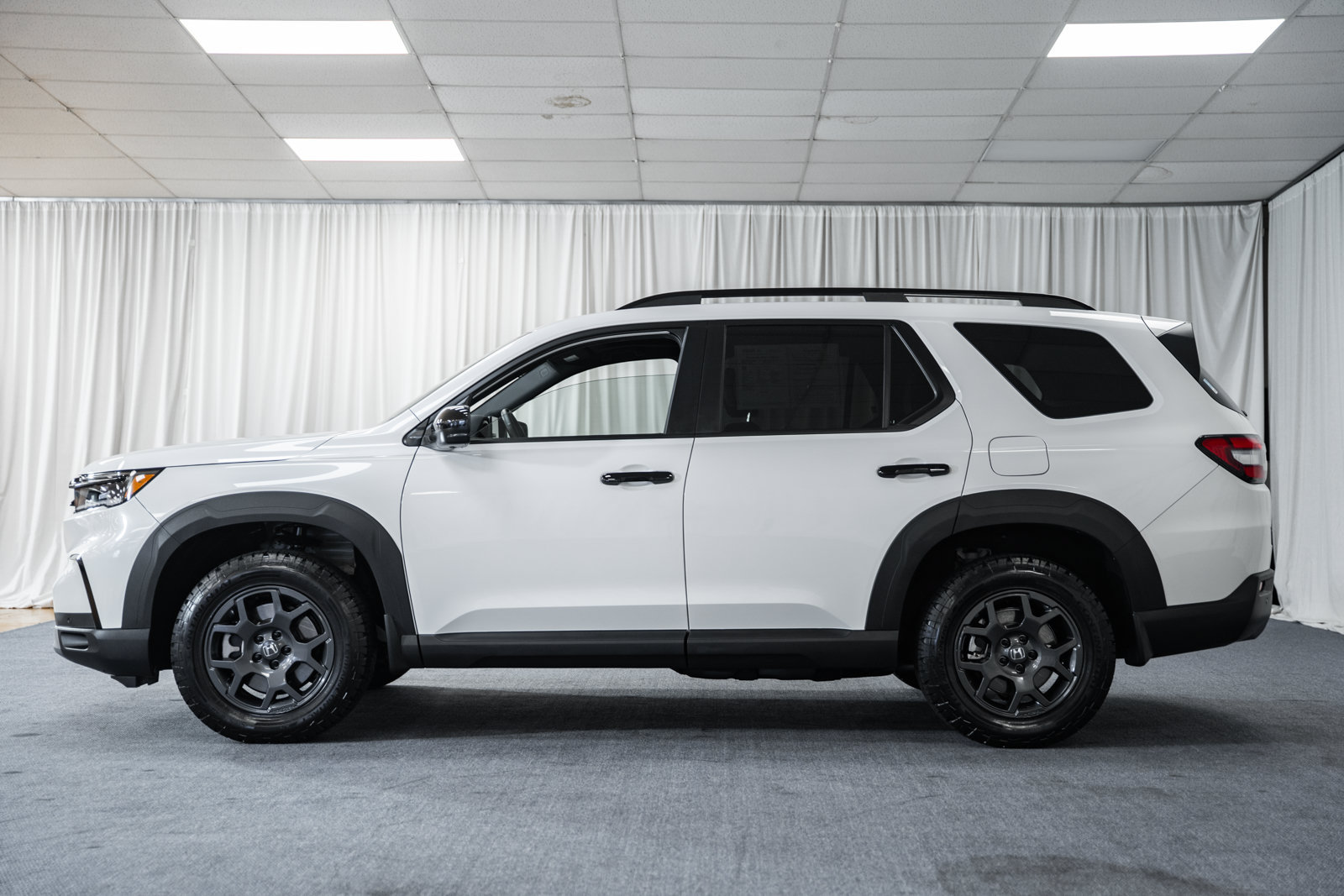Used 2025 Honda Pilot TrailSport image 5