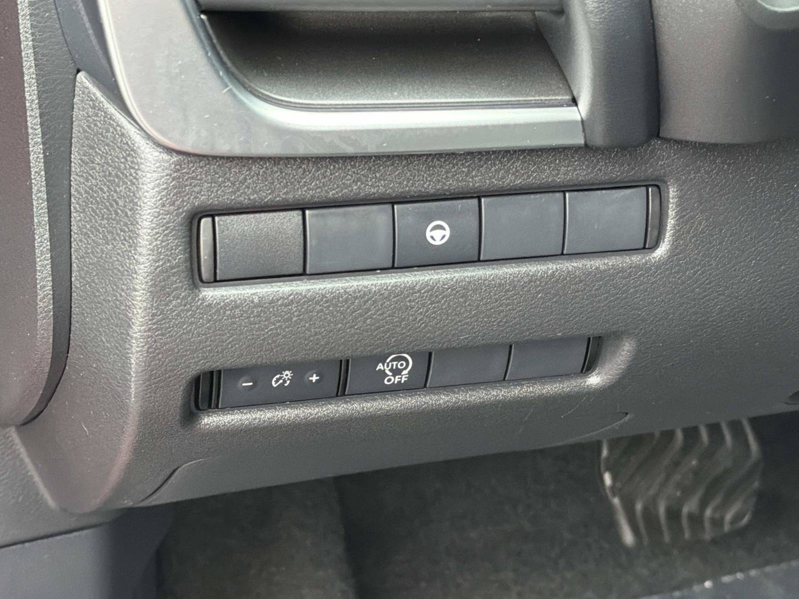 Used 2023 Nissan Rogue SV AWD/4WD image 18
