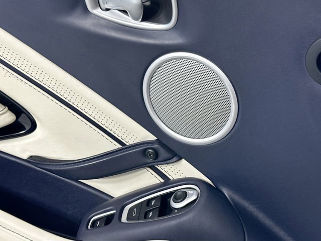 Used 2022 Aston Martin V8 Vantage Roadster RWD image 21